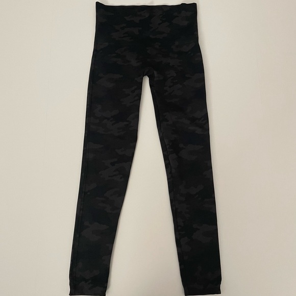 Spanx Camo Olive Green Black Look at me now seamless high rise leggings Medium - Picture 4 of 9